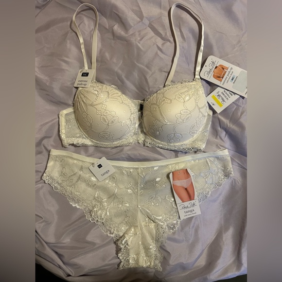 Rene Rofe Other - NWT Rene Rofe Bra and Thong set. Off white in color